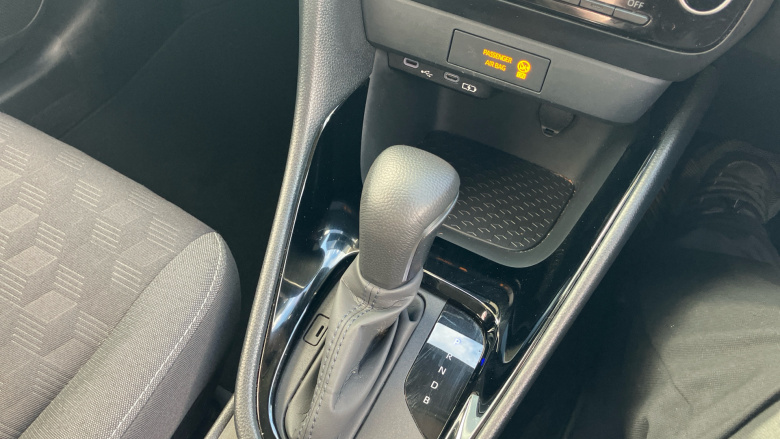 Toyota Yaris 1.5 Hybrid Design 5dr CVT Hybrid Hatchback